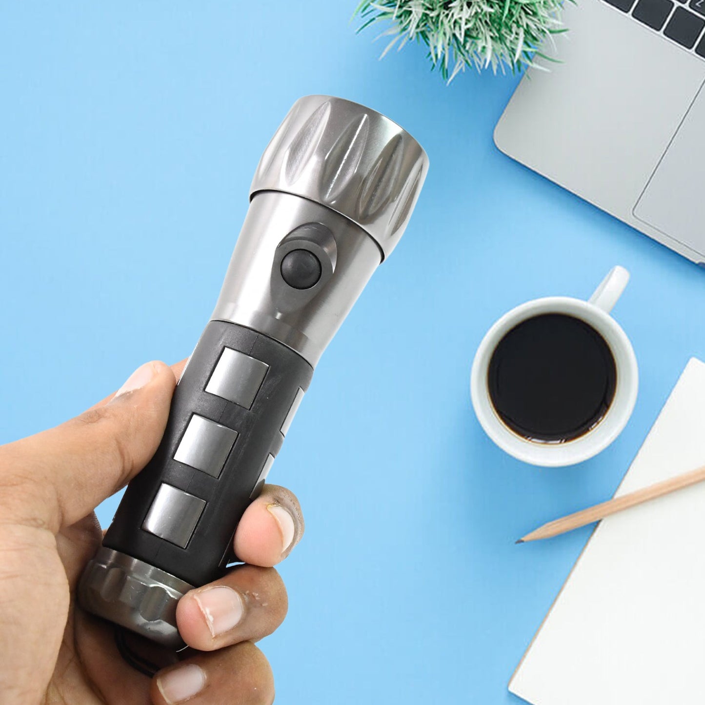Durable Aluminium LED Torch – Handheld Rubber Grip Light (31.5v AAA Batteries Not Included)